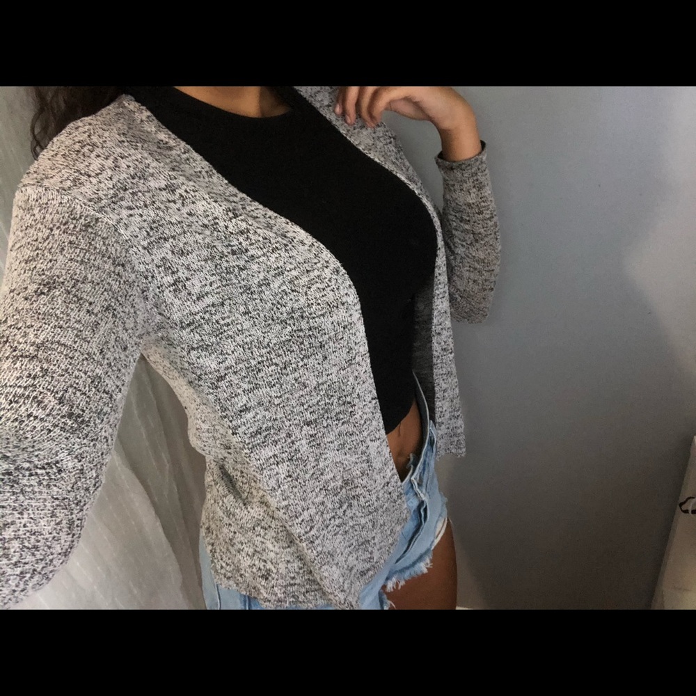 Super cute grey knitted cardigan